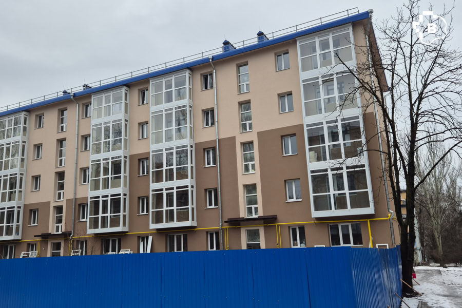 Відбудова по колу: як у Запоріжжі відновлюють будинки, що тричі зазнали обстрілів. ФОТО