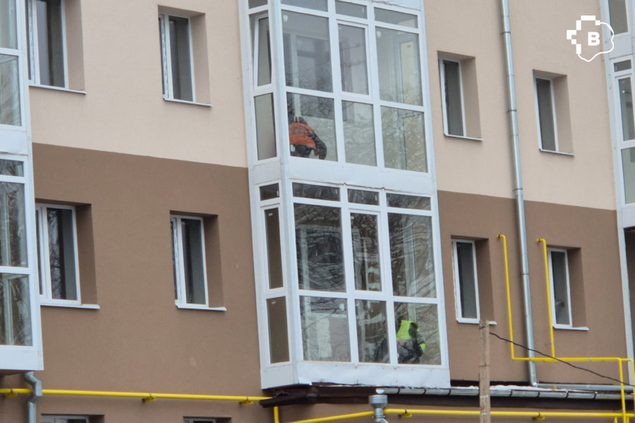 Відбудова по колу: як у Запоріжжі відновлюють будинки, що тричі зазнали обстрілів. ФОТО