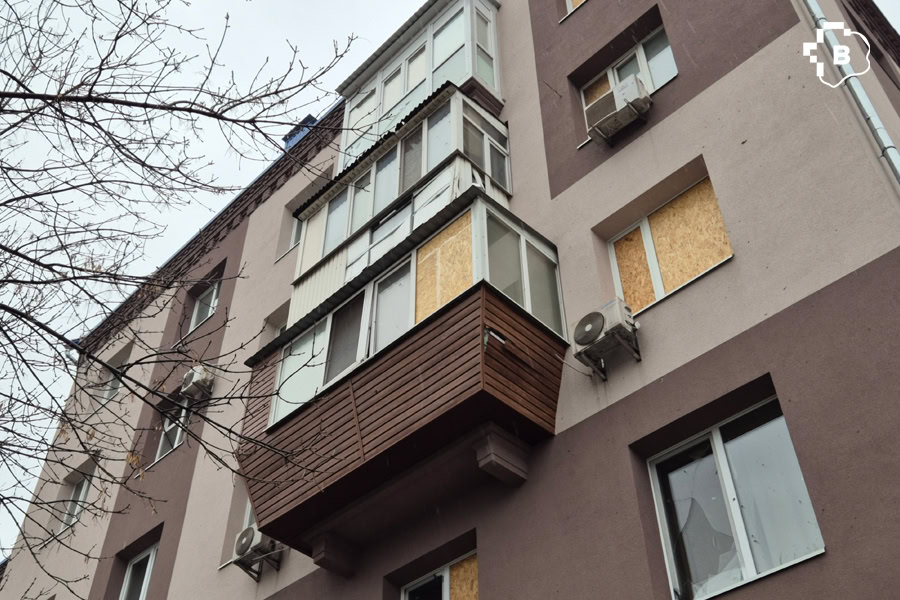 Відбудова по колу: як у Запоріжжі відновлюють будинки, що тричі зазнали обстрілів. ФОТО