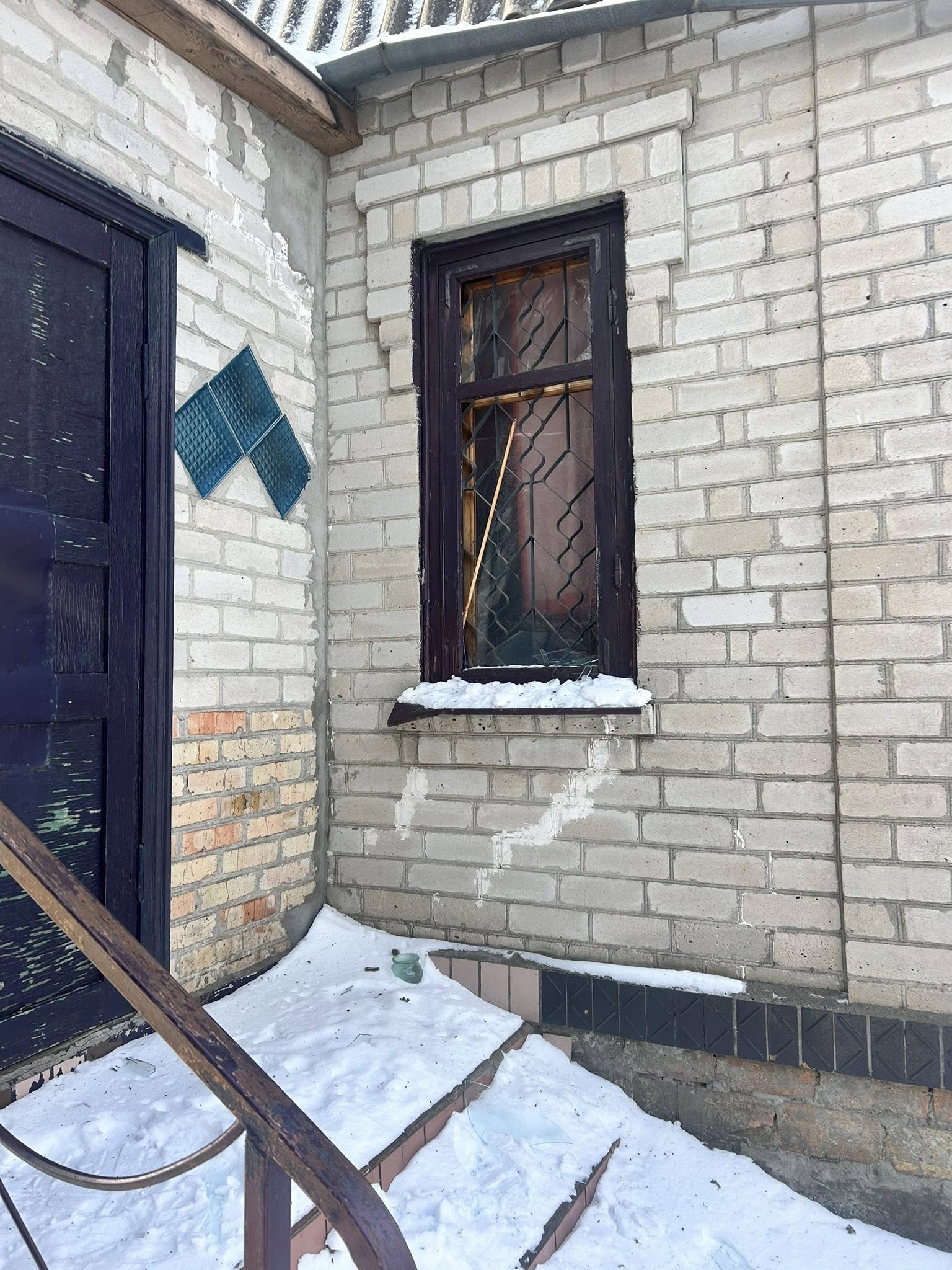 У Павлівській громаді обстежують пошкоджені обстрілом будинки: постраждалим видають будматеріали. ФОТО