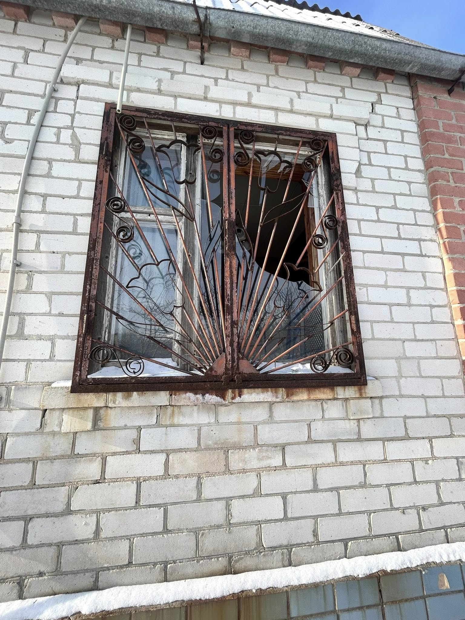 У Павлівській громаді обстежують пошкоджені обстрілом будинки: постраждалим видають будматеріали. ФОТО