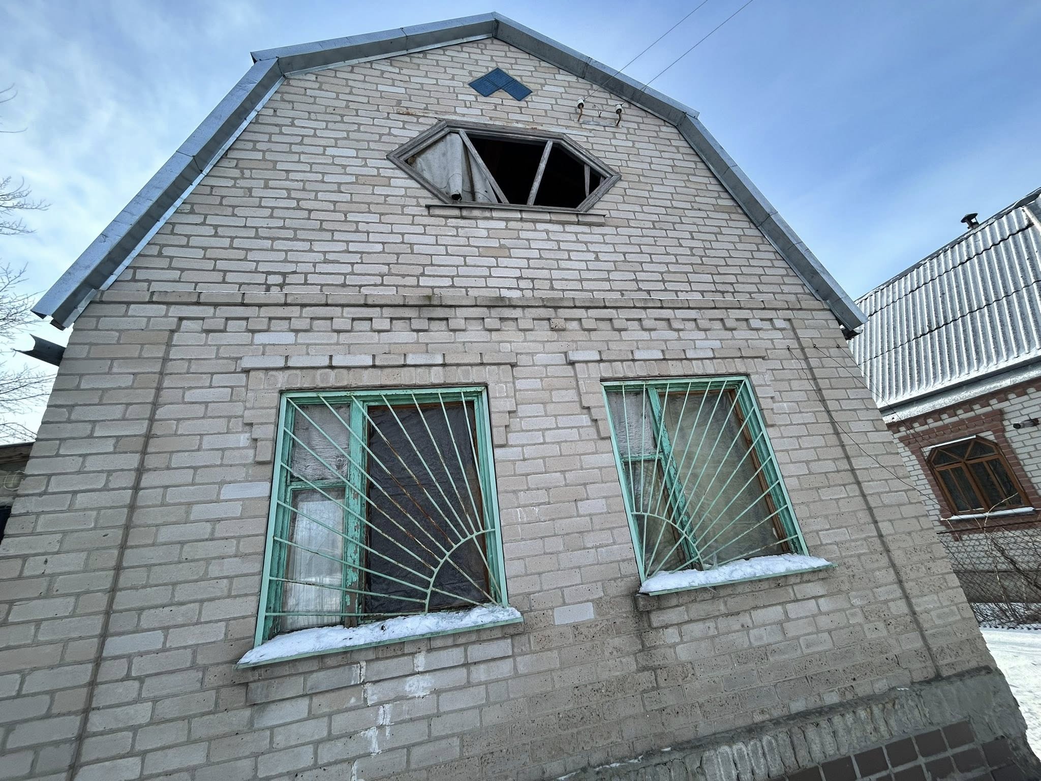 У Павлівській громаді обстежують пошкоджені обстрілом будинки: постраждалим видають будматеріали. ФОТО