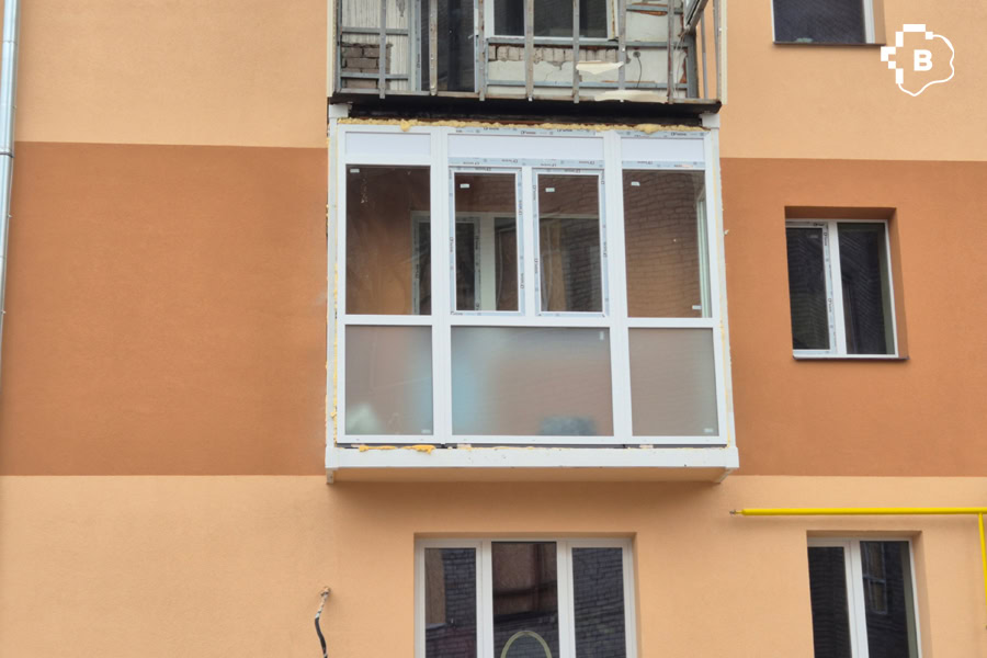 Відбудова по колу: як у Запоріжжі відновлюють будинки, що тричі зазнали обстрілів. ФОТО