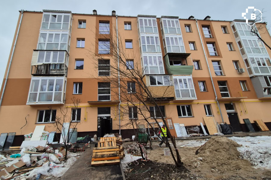 Відбудова по колу: як у Запоріжжі відновлюють будинки, що тричі зазнали обстрілів. ФОТО