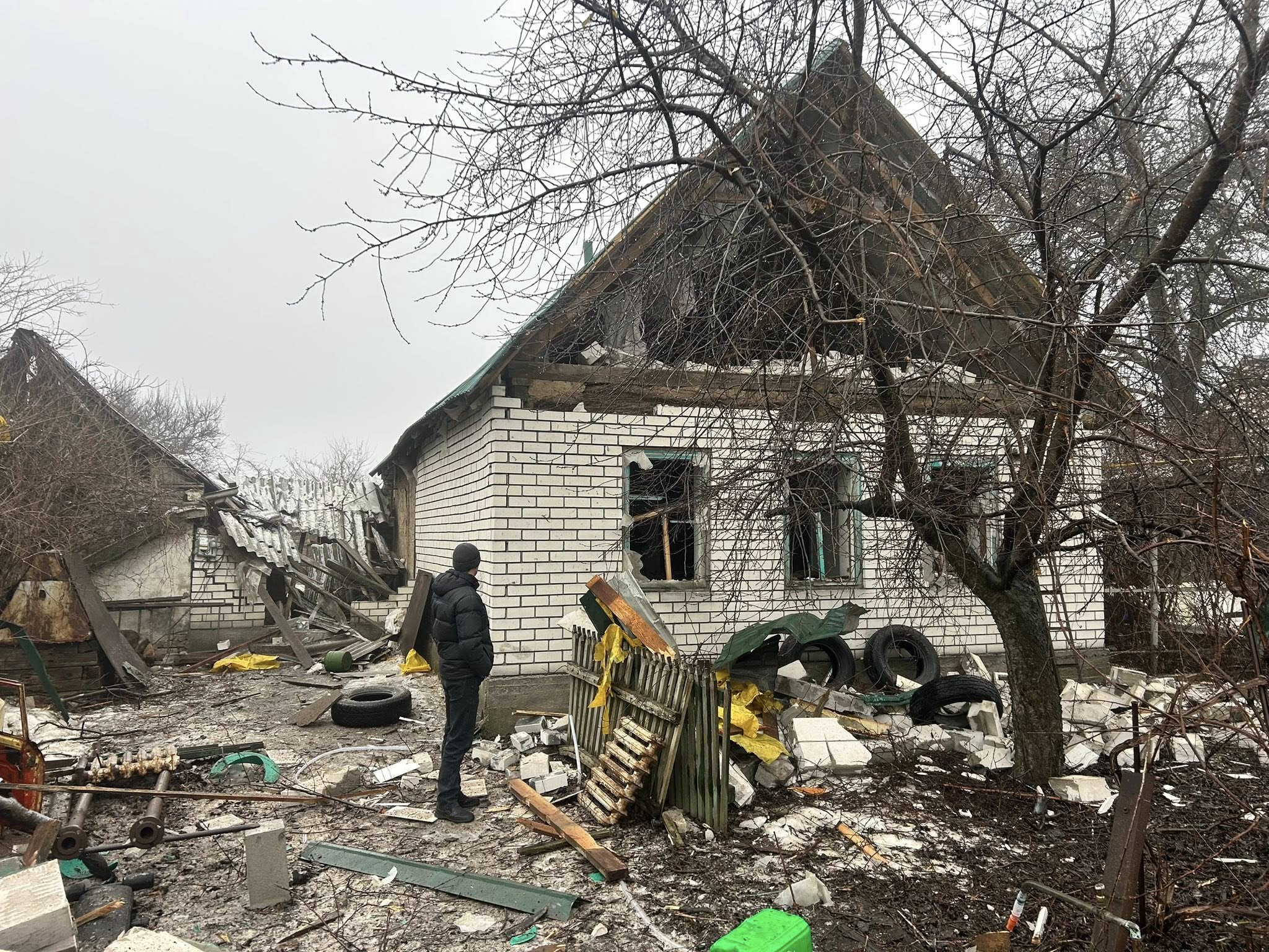 Другий день поспіль під обстрілами: у Павлівській громаді усувають наслідки ударів. ФОТО