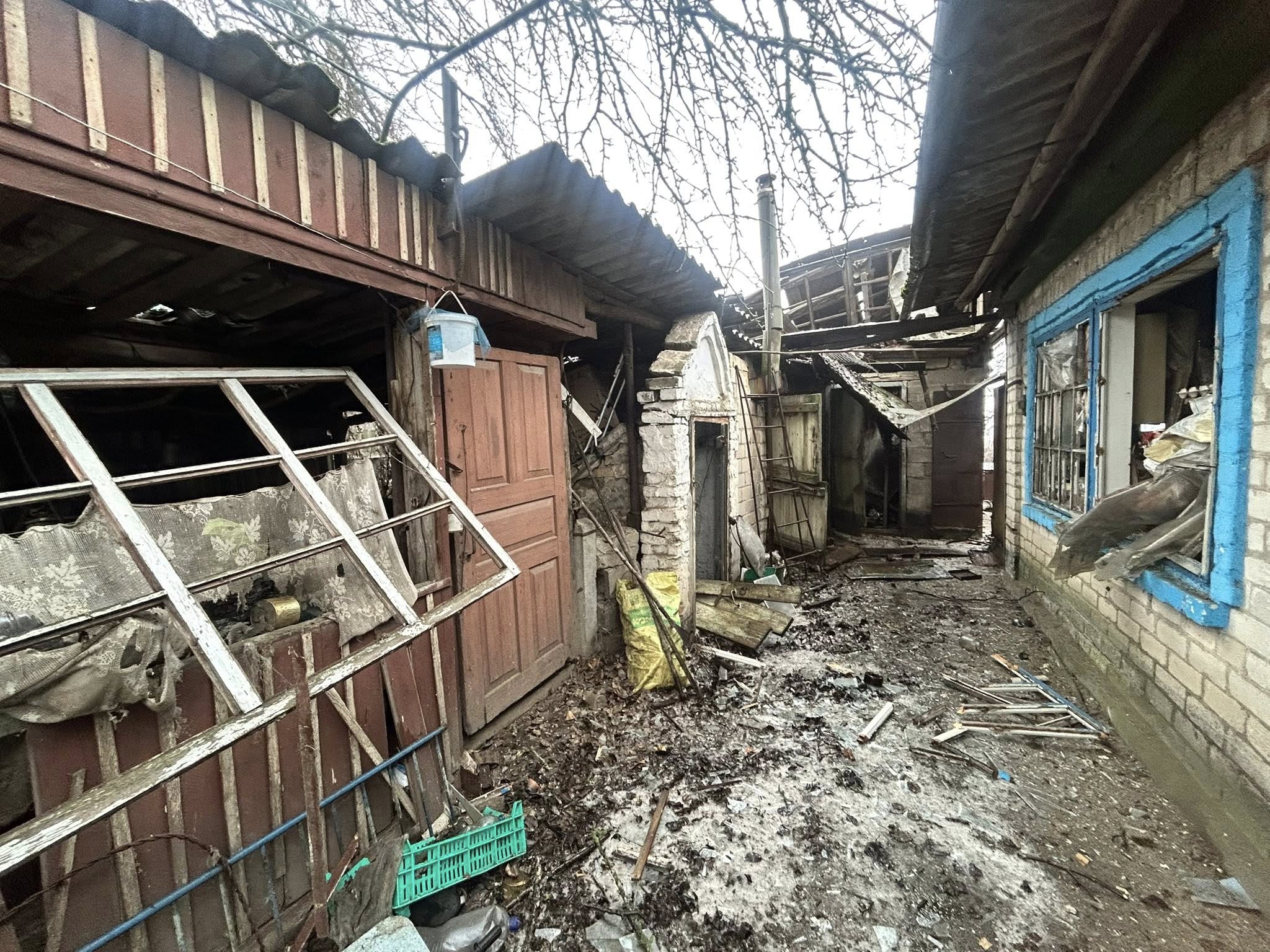 Другий день поспіль під обстрілами: у Павлівській громаді усувають наслідки ударів. ФОТО