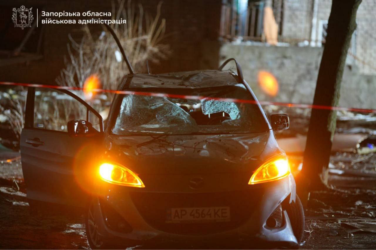 Руйнування у двох районах: Запоріжжя атакували майже десятком дронів. ФОТО