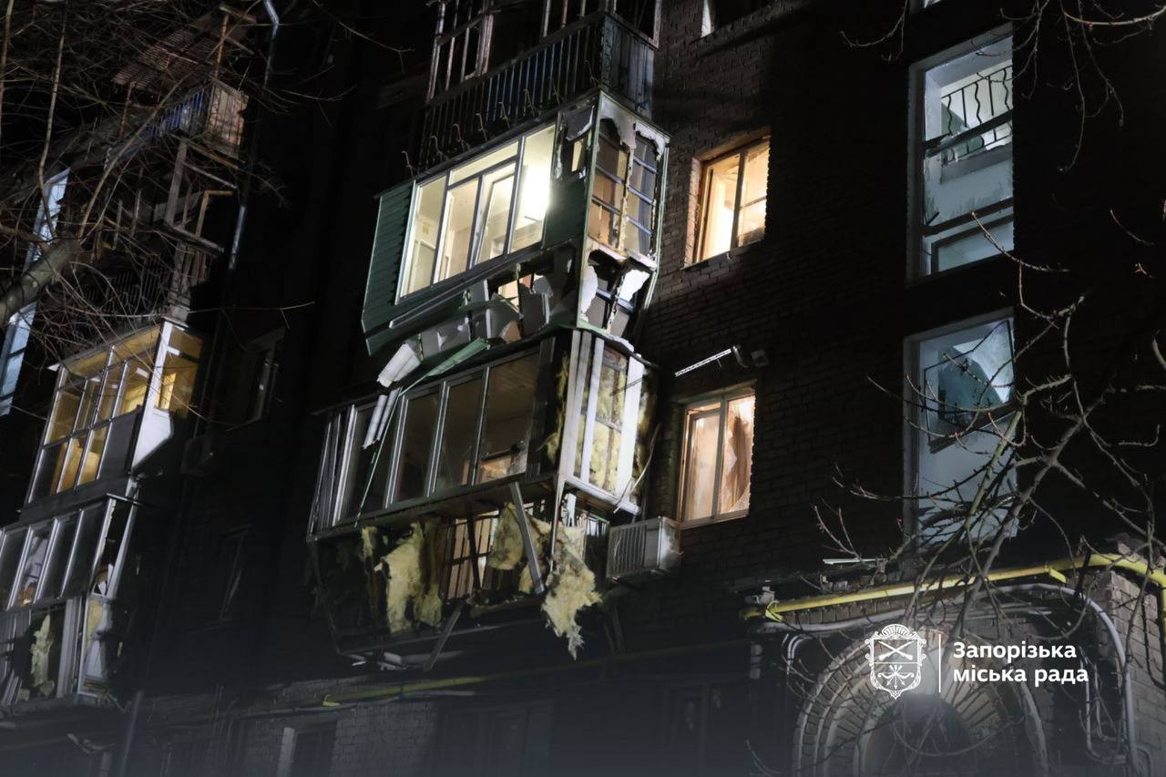 Руйнування у двох районах: Запоріжжя атакували майже десятком дронів. ФОТО
