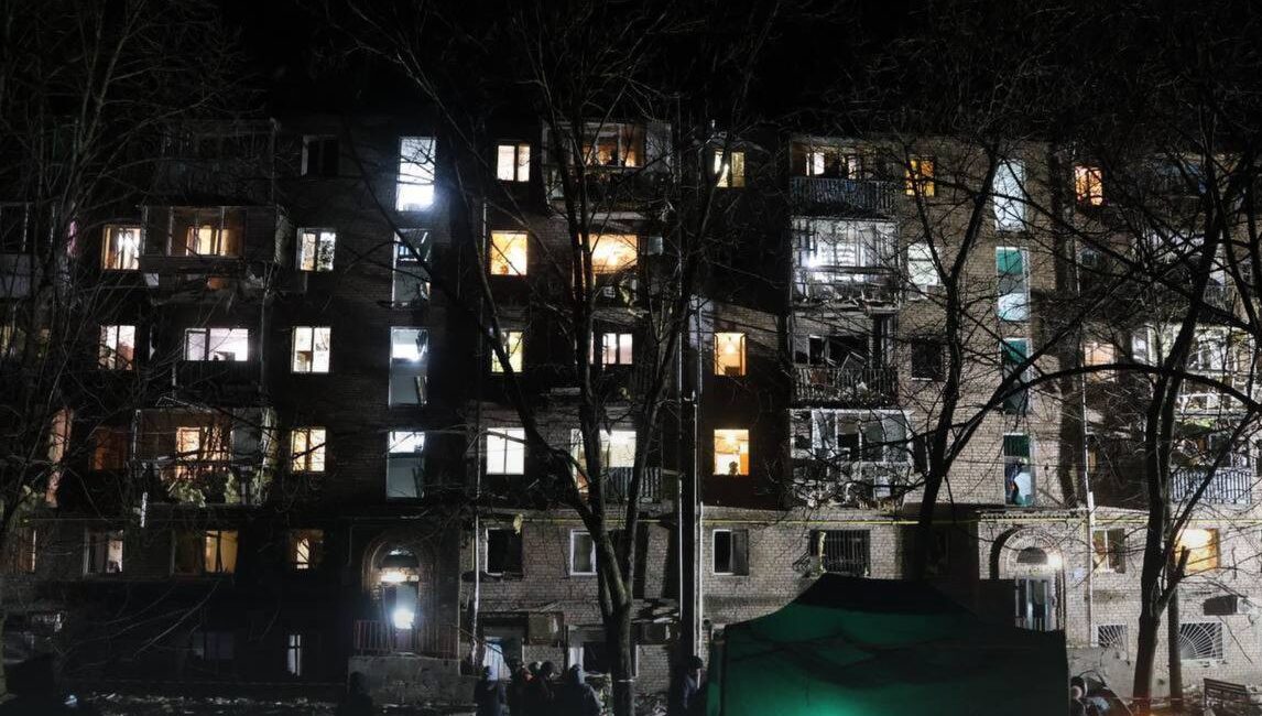 Руйнування у двох районах: Запоріжжя атакували майже десятком дронів. ФОТО