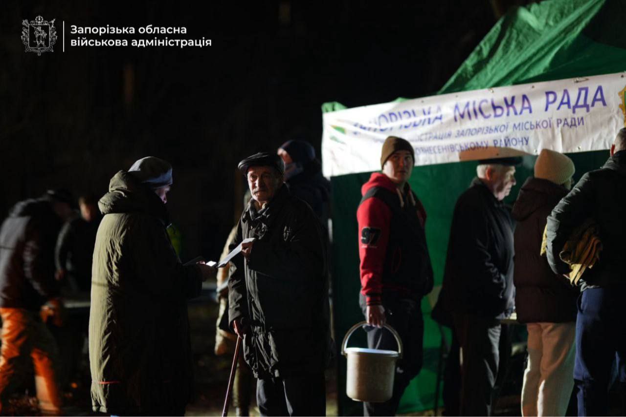 Руйнування у двох районах: Запоріжжя атакували майже десятком дронів. ФОТО