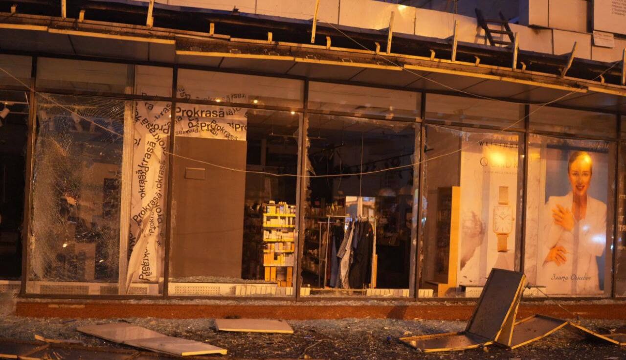 Два десятки ударів по Запоріжжю: пожежа в «Епіцентрі» та пошкоджені будинки. ФОТО