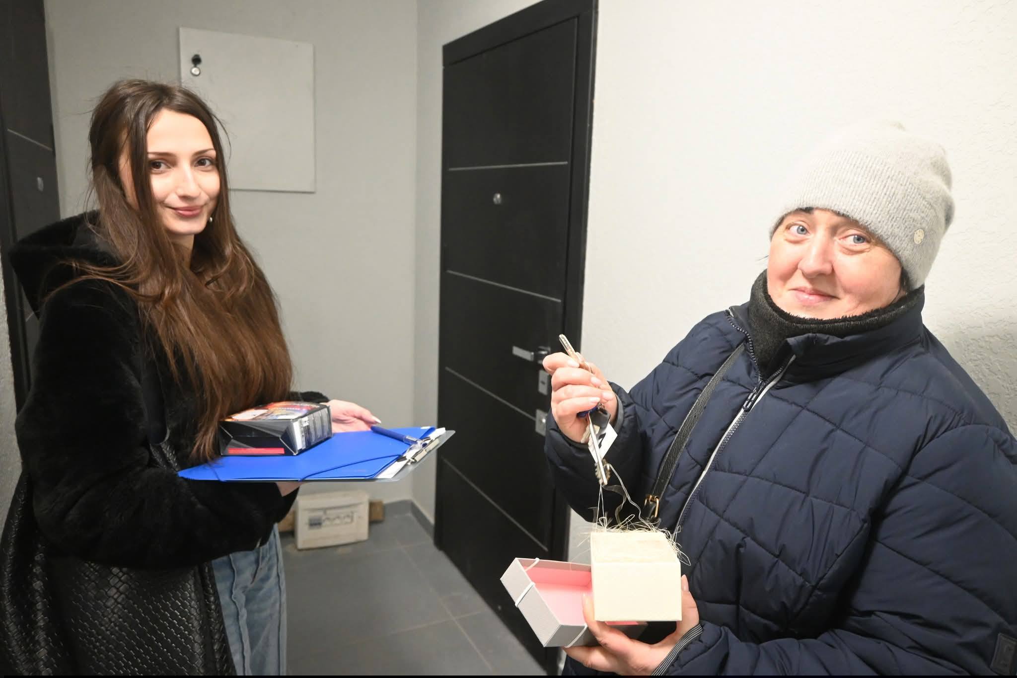 Чекали відбудову понад два роки: мешканці будинку на Запорізькій отримали ключі від квартир