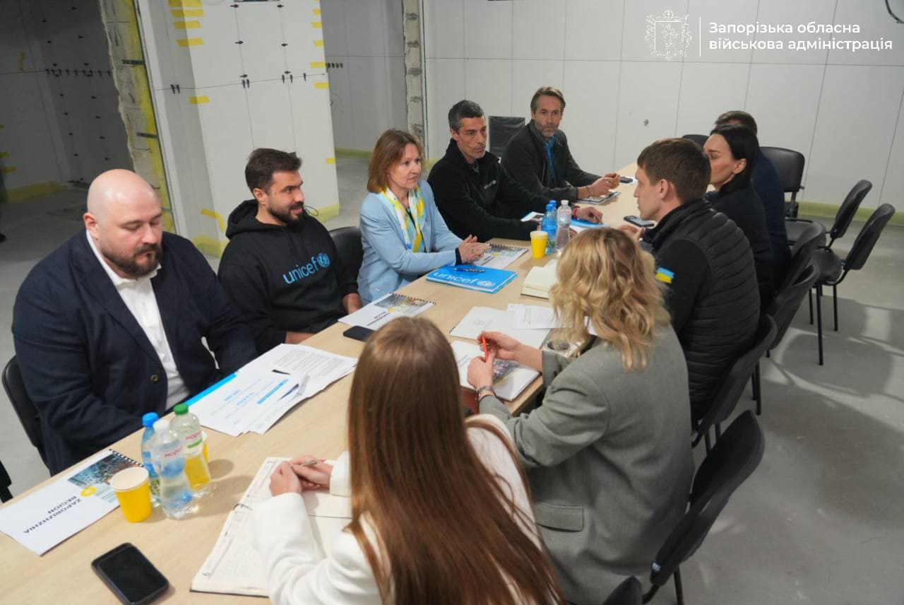 Зустрілися з молоддю та оглянули дитячу лікарню: делегація ЮНІСЕФ відвідала Запоріжжя