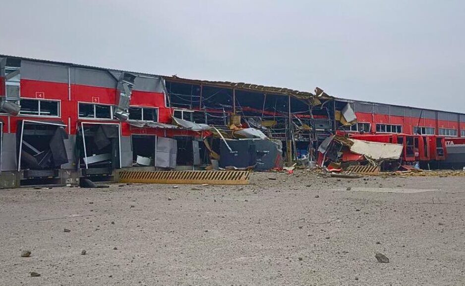 Росіяни вдарили по терміналу «Нової пошти» у Запоріжжі: є поранені