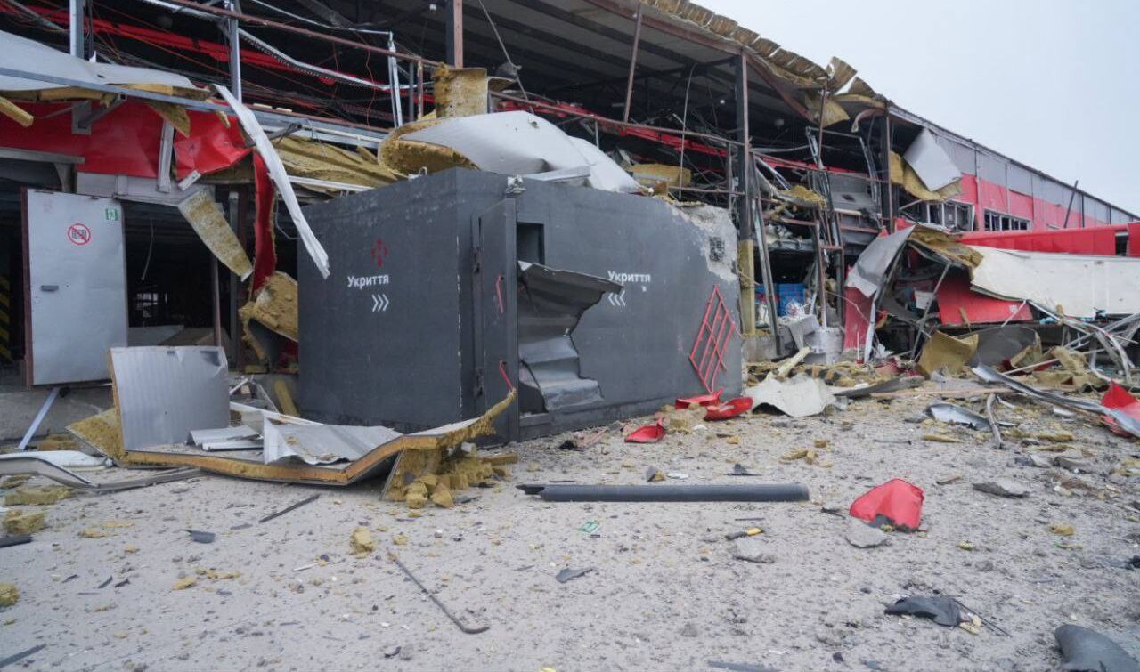 Росіяни вдарили по терміналу «Нової пошти» у Запоріжжі: є поранені