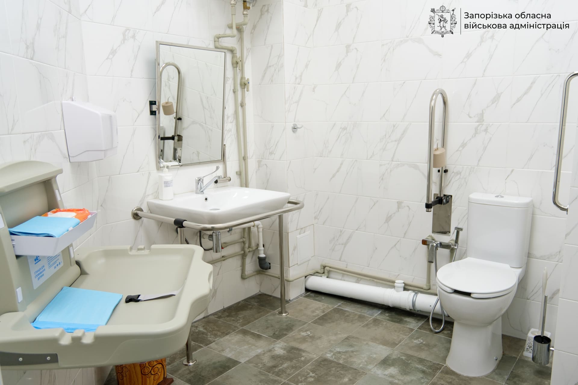 У дитячій лікарні Запорізької області оновили укриття та створили безбар’єрний простір