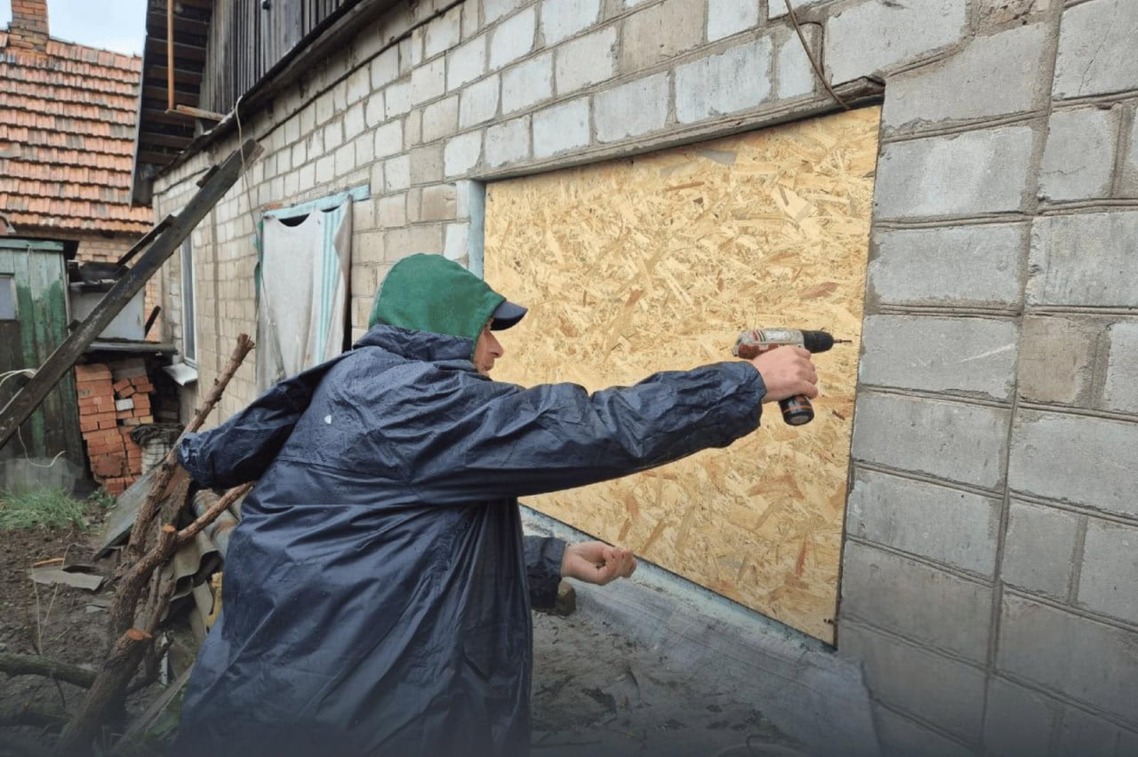 Натисни щоб дізнатись більше про: У Запоріжжі замість OSB-плит встановлюватимуть «пластикові вікна»