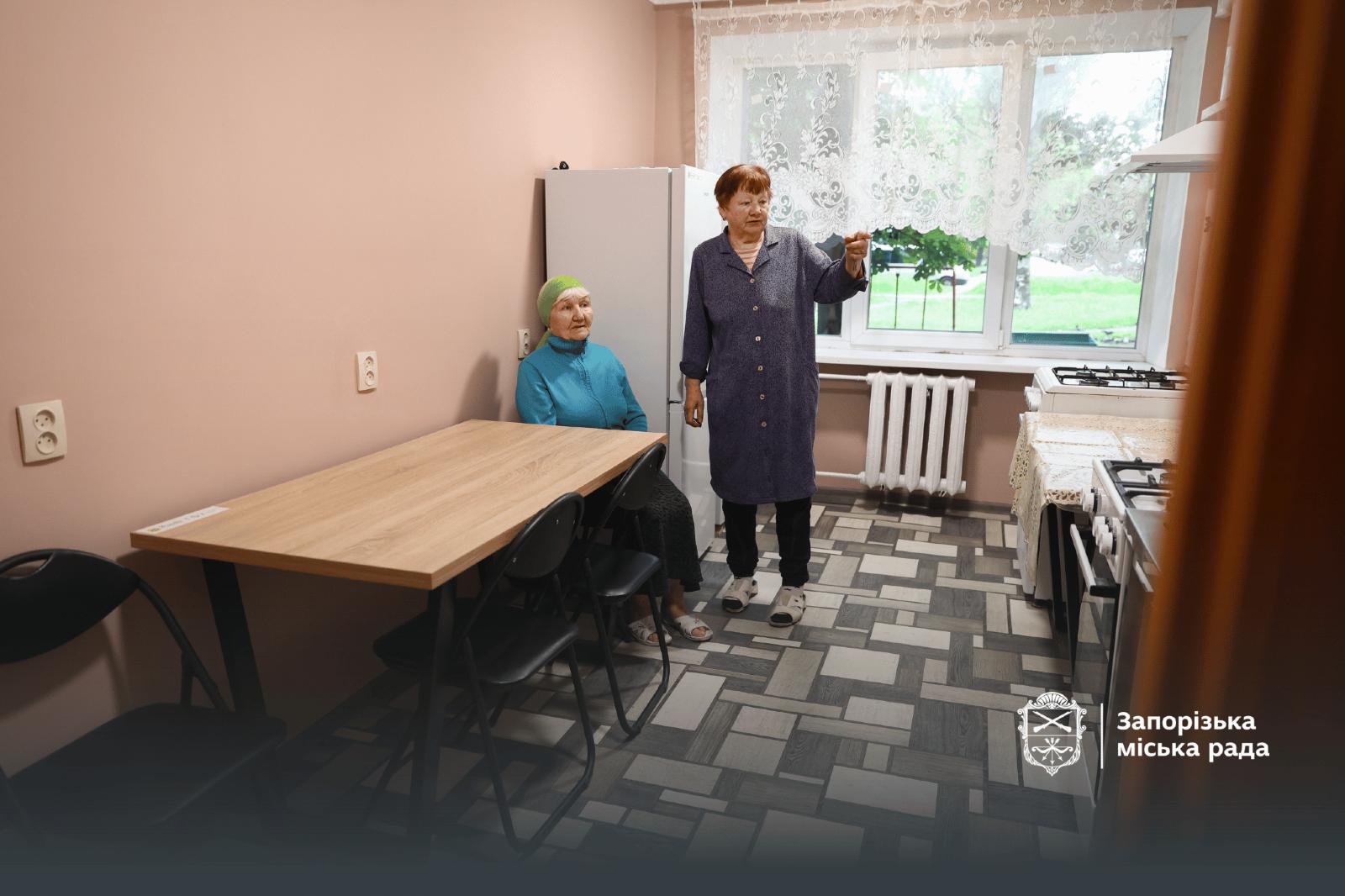 У Запоріжжі оновлюють чотири гуртожитки для переселенців: де тривають роботи та що змінять
