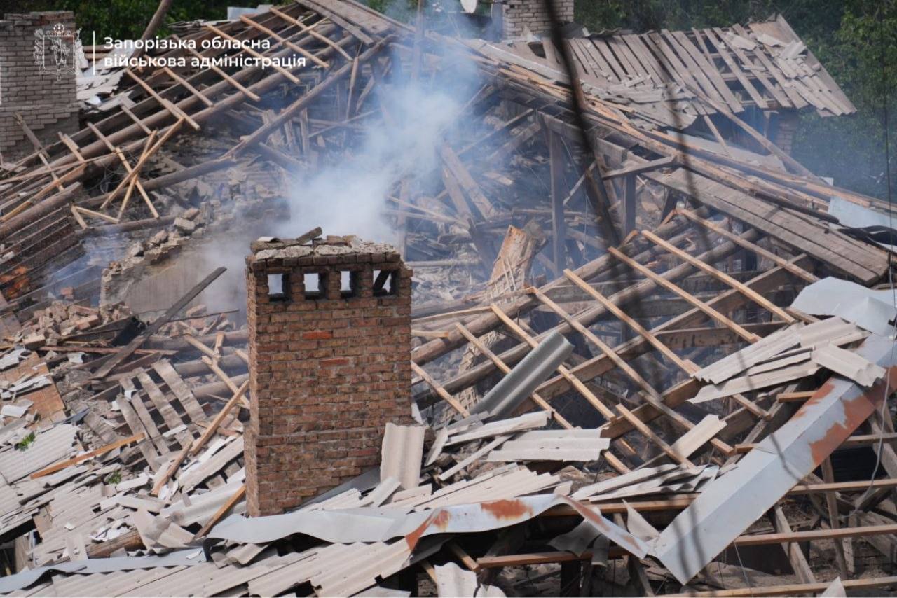 Внаслідок обстрілів пошкоджено десять житлових будинків у Запоріжжі