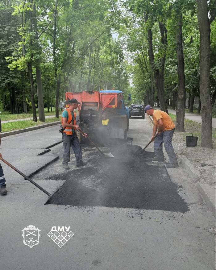 У Заводському районі Запоріжжя оновлюють дорожнє покриття