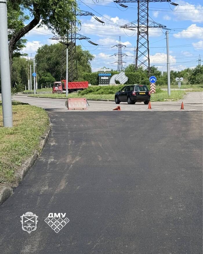 У Запоріжжі тривають ремонти доріг: на в’їзді до Заводського району оновили покриття