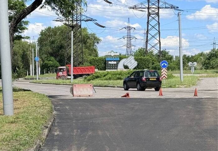 У Запоріжжі тривають ремонти доріг: на в’їзді до Заводського району оновили покриття