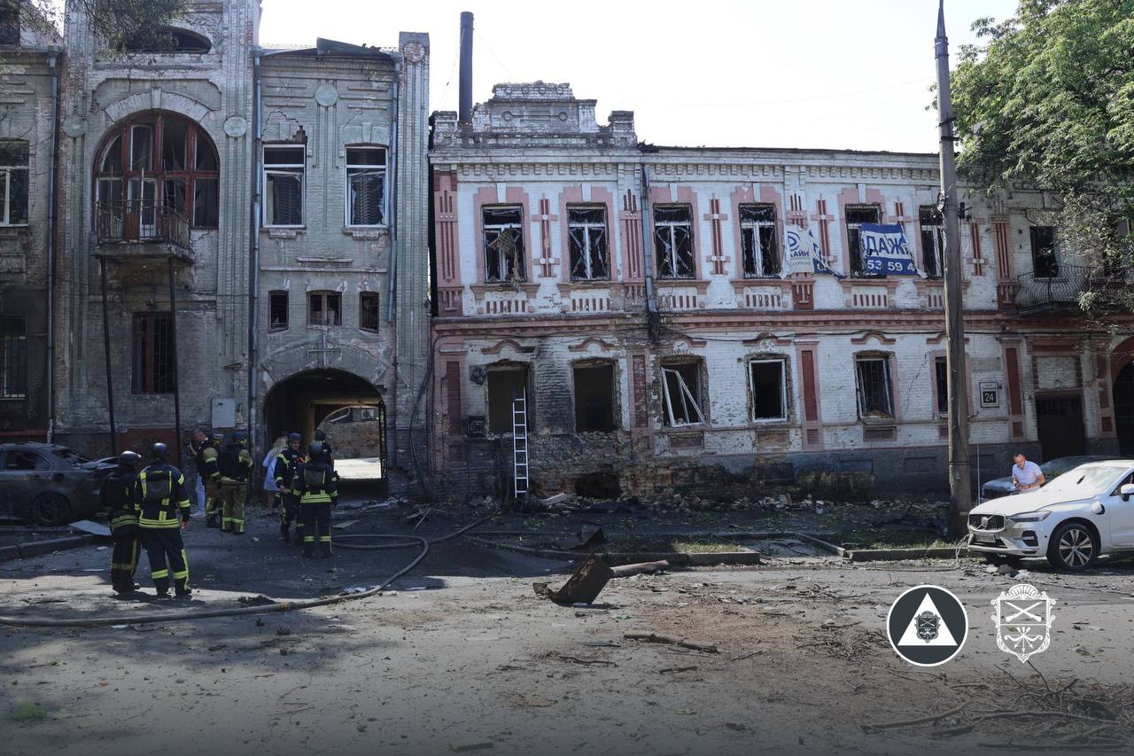 Під час російської атаки постраждала історична частина Запоріжжя: наслідки обстрілів. ФОТО