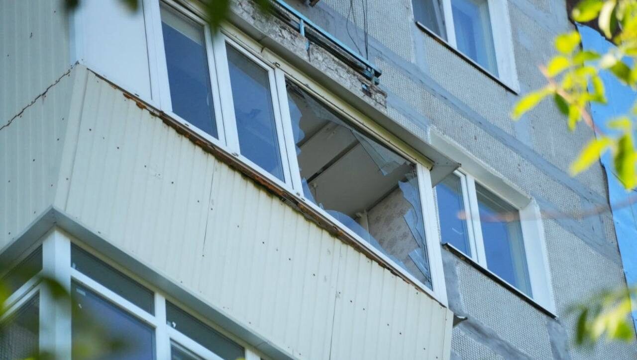 У Запоріжжі в 11 пошкоджених обстрілами будинках замінять вікна