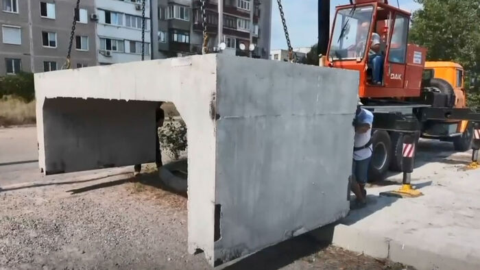 Запоріжжя отримало першу партію бетонних укриттів від міжнародних партнерів
