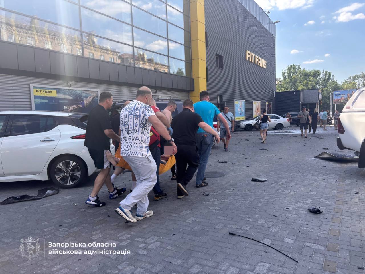 Удар по центру Запоріжжя: постраждали спортклуб Fit Fans та житловий будинок