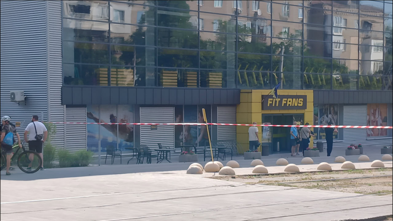 Удар по центру Запоріжжя: постраждали спортклуб Fit Fans та житловий будинок