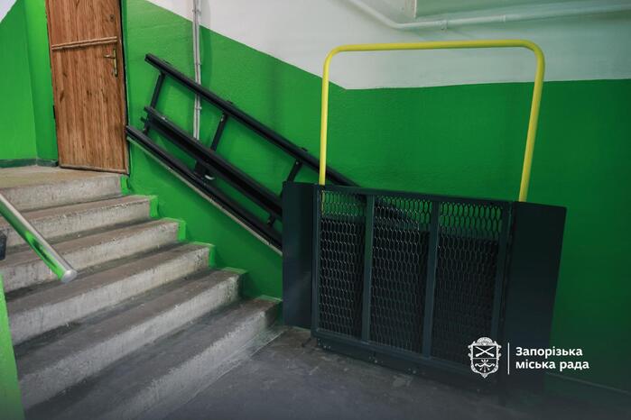 У Запоріжжі облаштовують безбар’єрні входи до багатоповерхівок