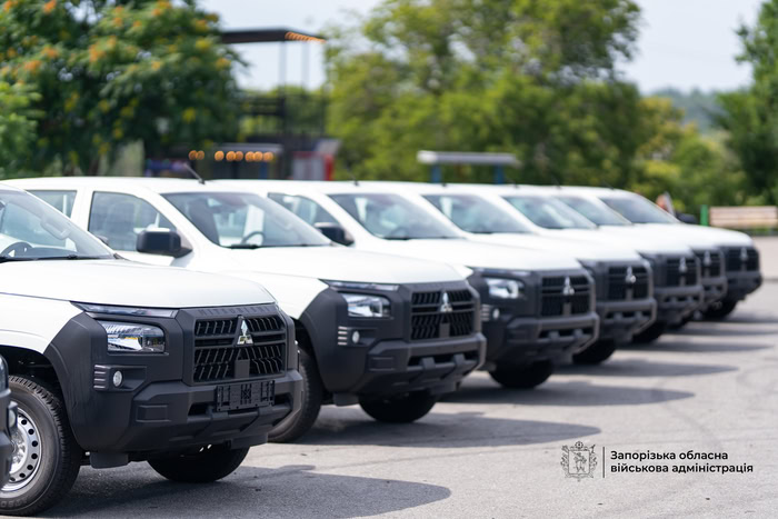 Запорізька область отримала вісім пікапів для ліквідації наслідків російських обстрілів