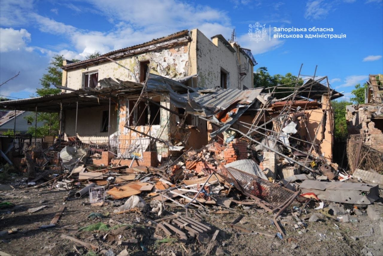 Руйнування у п’яти районах Запоріжжя: за вихідні пошкоджено майже 100 будинків