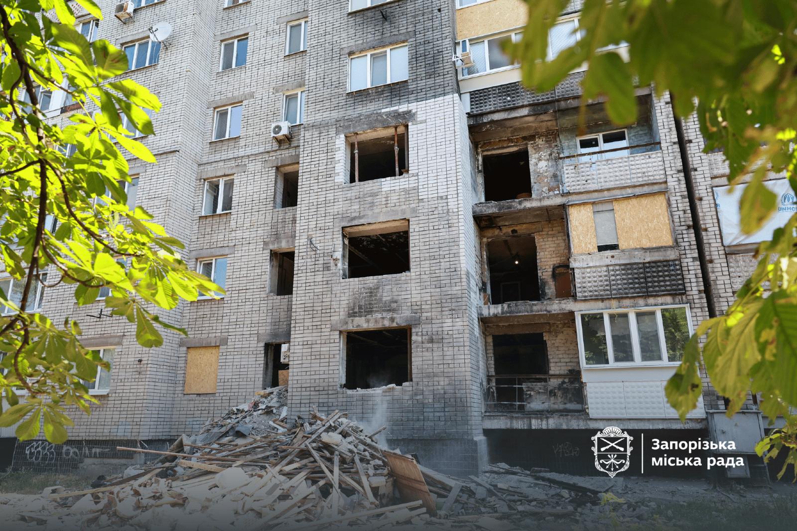 У Запоріжжі відновлюють 23 багатоквартирні будинки, пошкоджені російськими атаками