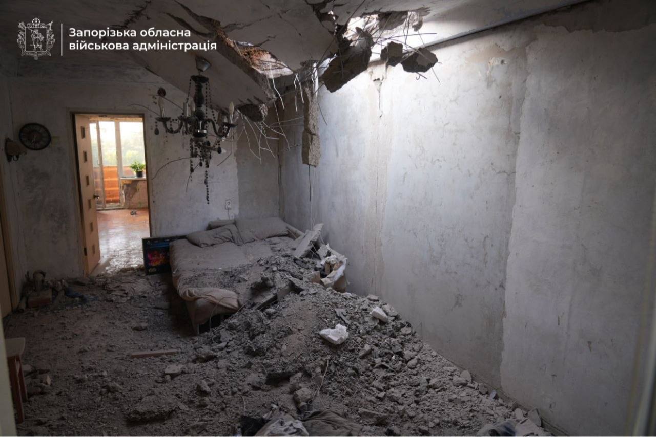 У Запоріжжі дрон влучив у будинок, який відновлювали після попереднього удару. ФОТО