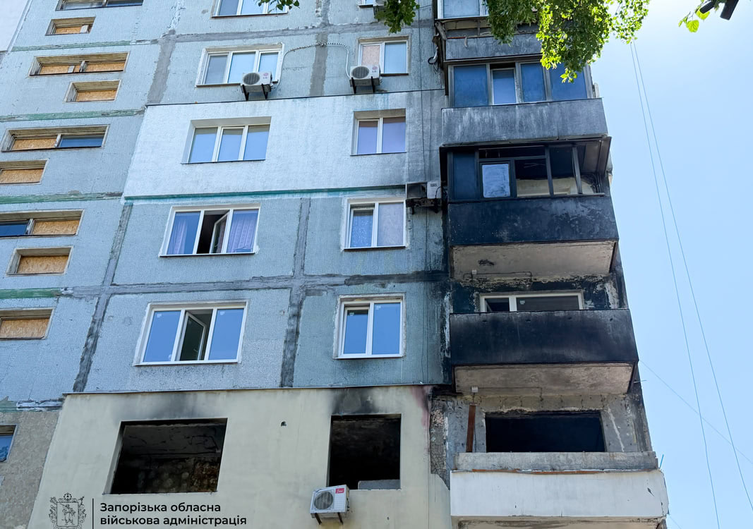 Більше третини робіт уже виконали: у Запоріжжі відновлюють будинок на правому березі. ФОТО
