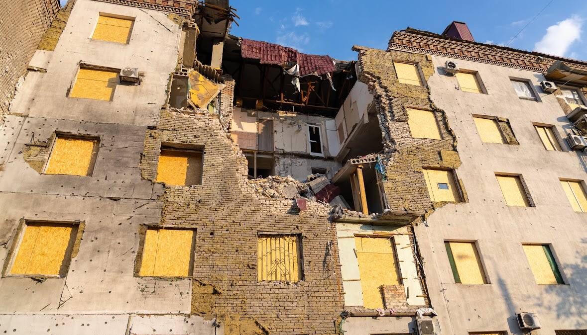 15 знищених квартир: у Запоріжжі відбудують багатоповерхівку, зруйновану КАБом
