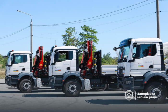 Запорізькі комунальні підприємства отримали сім одиниць спецтехніки від Німеччини