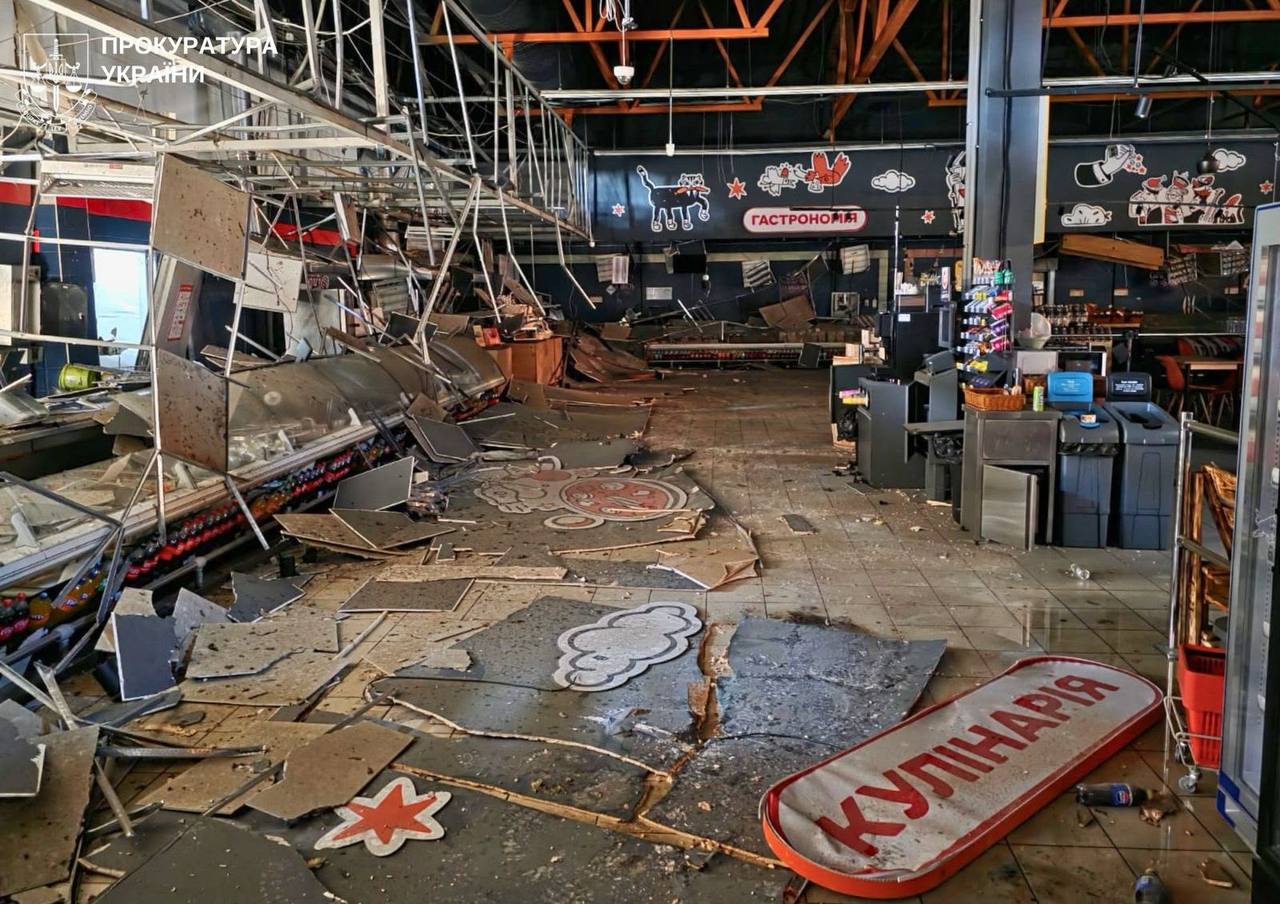 Війська РФ вдарили по ТЦ City Mall у Запоріжжі: виникла кілька пожеж