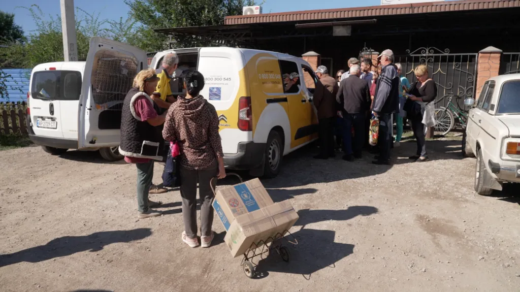 Доставка під прицілом дронів: як «Укрпошта» працює у прифронтових селах Запорізької області