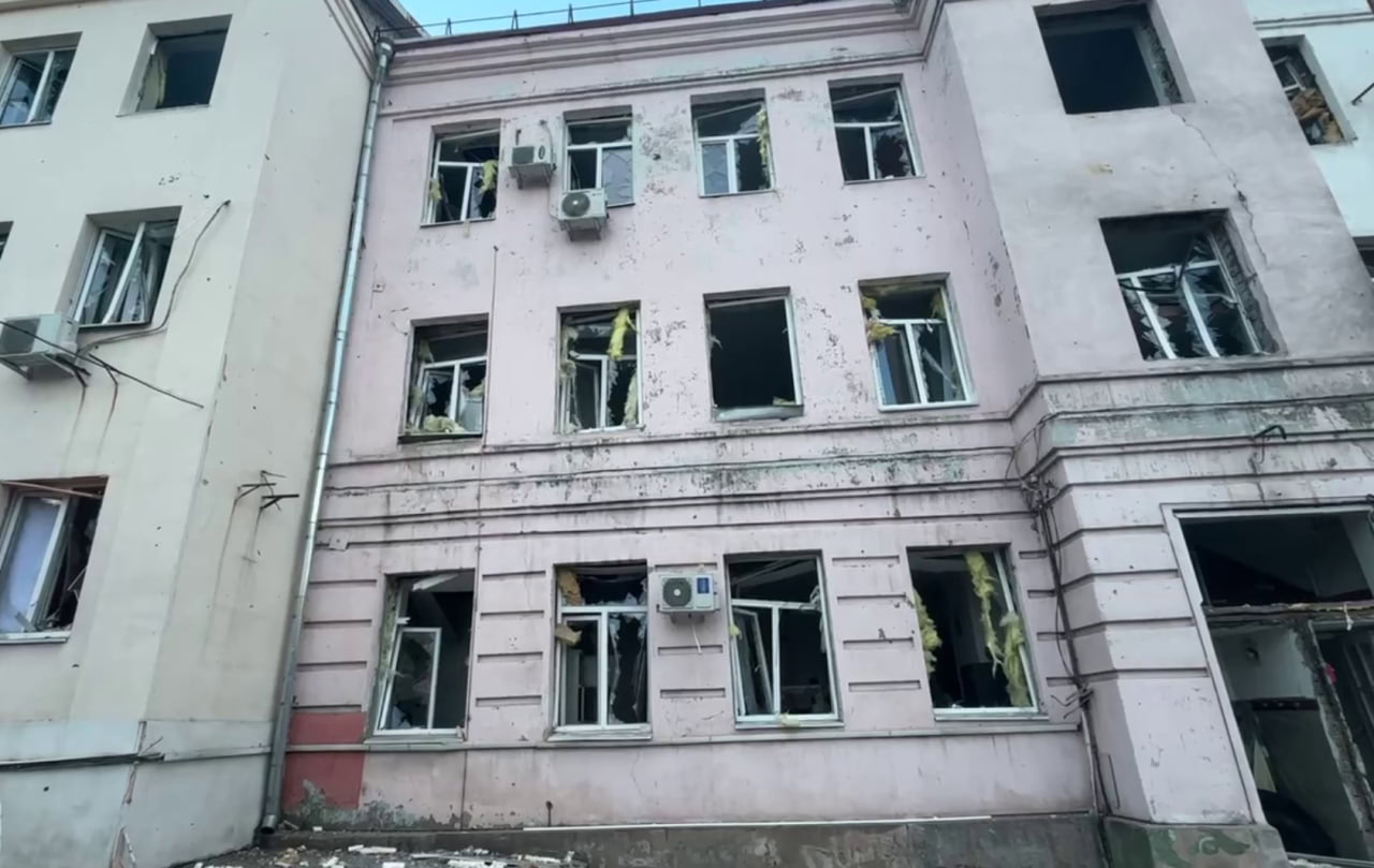 Пережив Другу світову, але не російський удар: у Запоріжжі пошкоджено корпус вишу. ФОТО